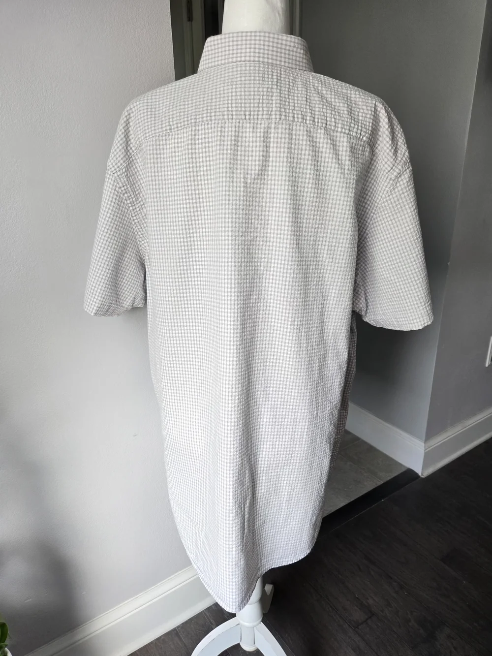 Banana Republic Light Gray and White Gingham Short Sleeve Button-Down Shirt XXL